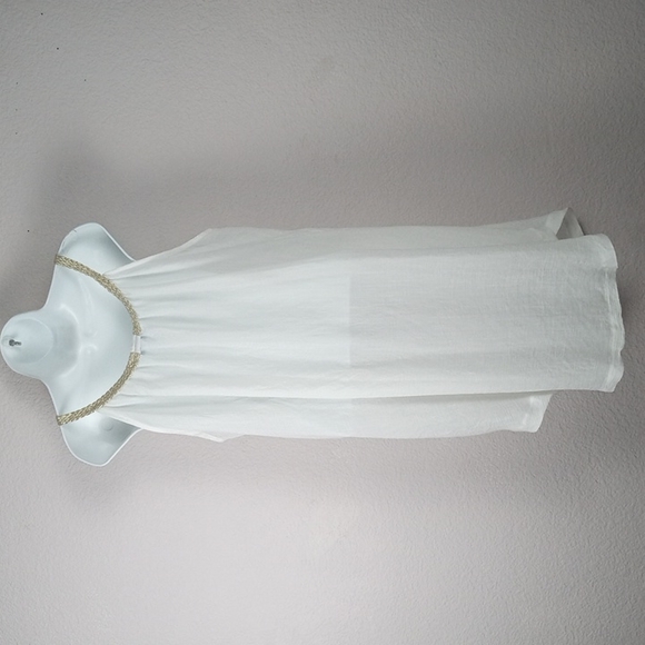 white lightweight vacation summertime dress - Picture 2 of 7
